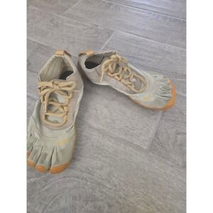 Vibram FiveFingers V-Trek Khaki Beige Barefoot Hiking Walking Shoes Womens 6.5-7